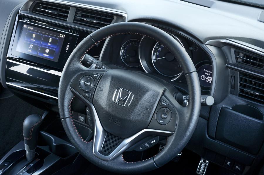 Панель приборов Honda Jazz Sport 2018 года  (ZA) (фото 18 из 28)